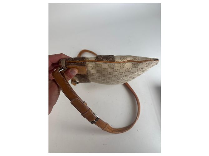 Borsa a spalla in tela monogramma Loewe Madrid in pelle beige e marrone - vista 7