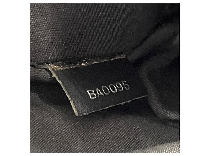 Borsa a mano lunga Vivienne Epi di Louis Vuitton Nero - vista 16