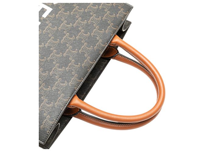 Céline Cabas vertical en toile enduite Triomphe petit modèle marron de Celine Marron foncé - vue 5