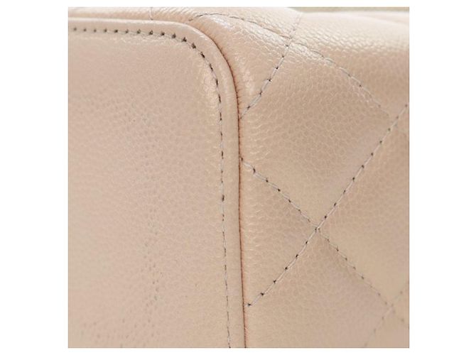 Chanel Mini Vanity Case in Caviar Iridescente Marrone Trapuntato con Catena e Perla in Alto Beige - vista 13