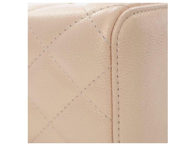 Chanel Mini Vanity Case in Caviar Iridescente Marrone Trapuntato con Catena e Perla in Alto Beige - vista 14