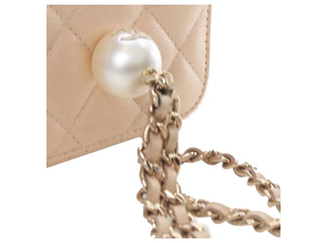 Chanel Mini Vanity Case in Caviar Iridescente Marrone Trapuntato con Catena e Perla in Alto Beige - vista 15
