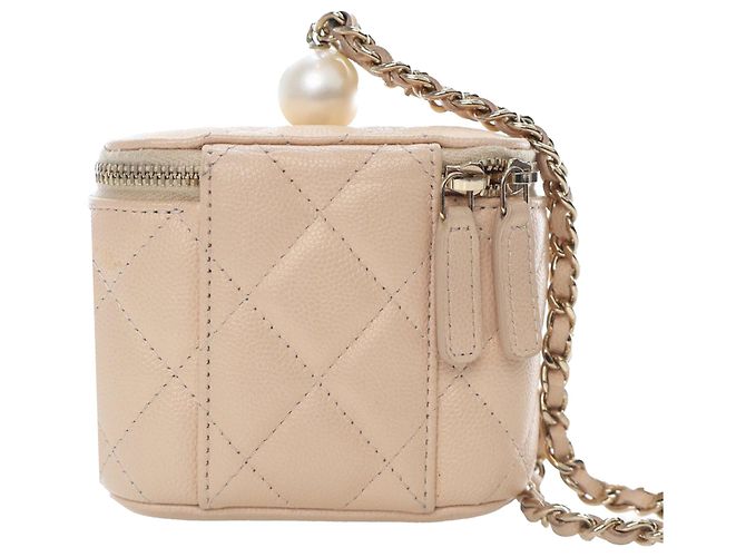 Chanel Mini Vanity Case in Caviar Iridescente Marrone Trapuntato con Catena e Perla in Alto Beige - vista 4