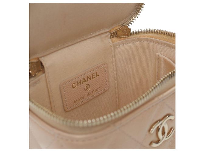 Chanel Mini Vanity Case in Caviar Iridescente Marrone Trapuntato con Catena e Perla in Alto Beige - vista 7