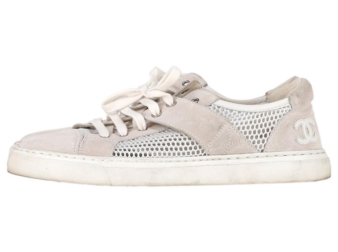 Sneakers basse Chanel CC in suede grigio e mesh - vista 4