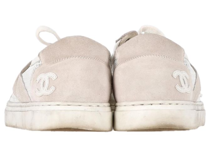 Sneakers basse Chanel CC in suede grigio e mesh - vista 5