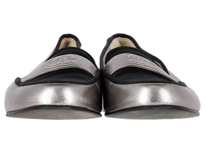 Mocassini Chanel CC in pelle nera e argento metallico - vista 2