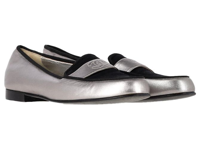 Mocassini Chanel CC in pelle nera e argento metallico - vista 4