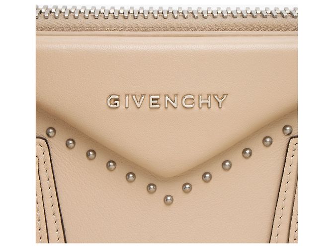 Bolso Antigona Small de piel de ternera con tachuelas Givenchy Castaño Beige - vista 9