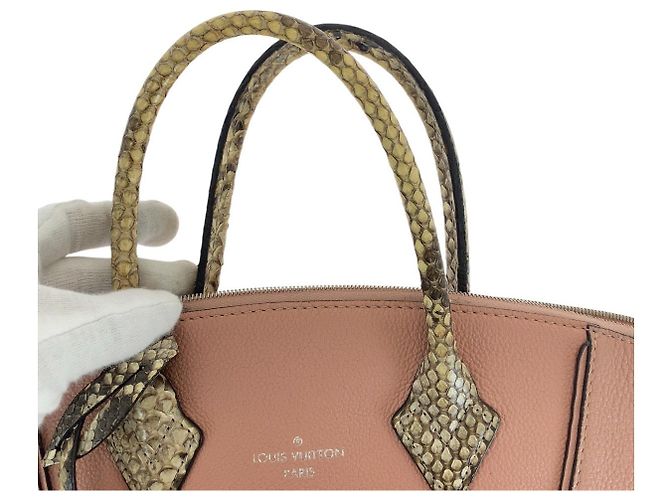 Borsa Louis Vuitton Lockit PM in pelle Parnaçae/python Rosa - vista 10