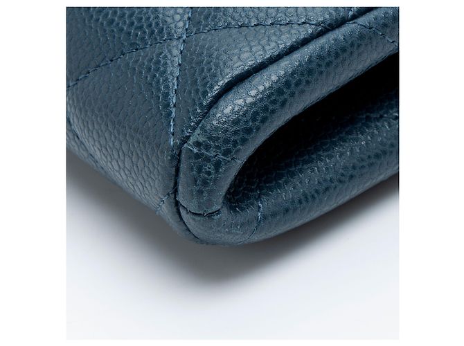 Gabrielle Clutch a tracolla in pelle caviar di Chanel Blu - vista 10