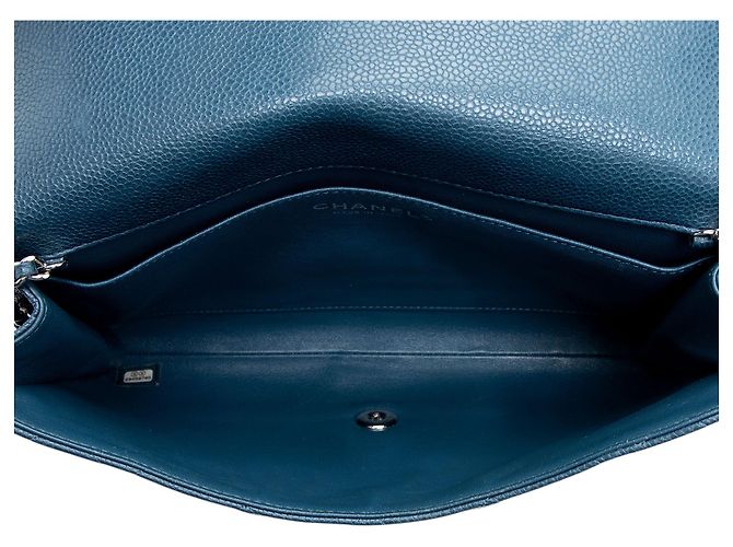 Gabrielle Clutch a tracolla in pelle caviar di Chanel Blu - vista 6