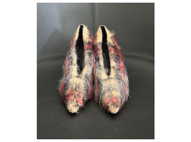 Sapatos de salto Céline V Neck em lã vermelha e preta Vermelho - vista 2