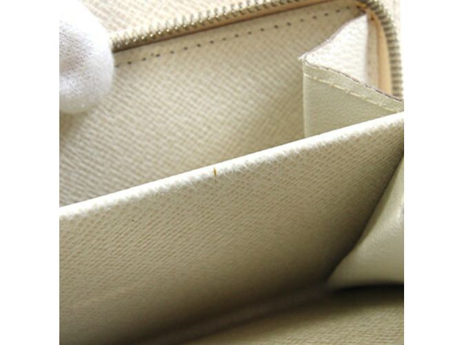 Carteira Joy Epi Louis Vuitton com três dobras Cru Fora de branco - vista 8