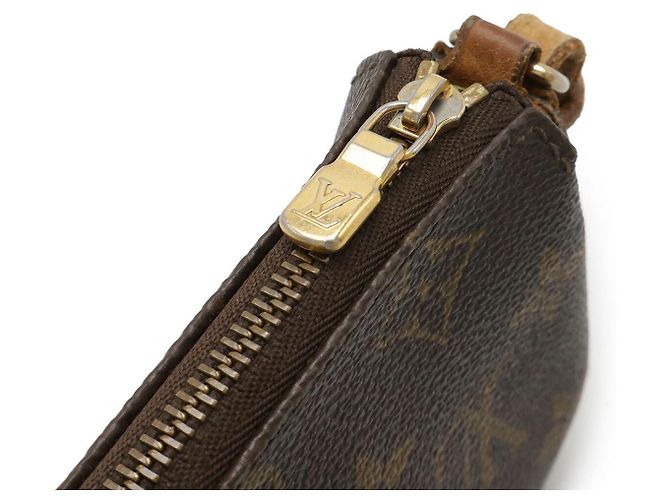 Clutch Eva Monogram Louis Vuitton Marrone - vista 5
