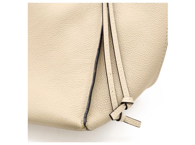 Loewe Cushion Tote Small aus hellbeigem Leder - Ansicht 10