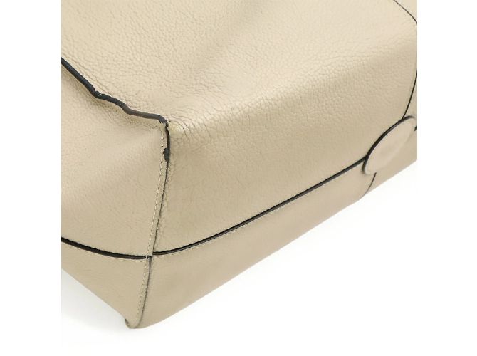 Loewe Cushion Tote Small aus hellbeigem Leder - Ansicht 4