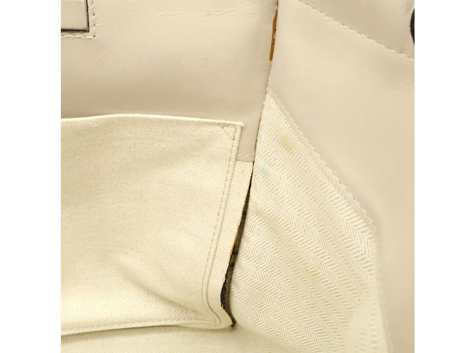 Loewe Cushion Tote Small aus hellbeigem Leder - Ansicht 8