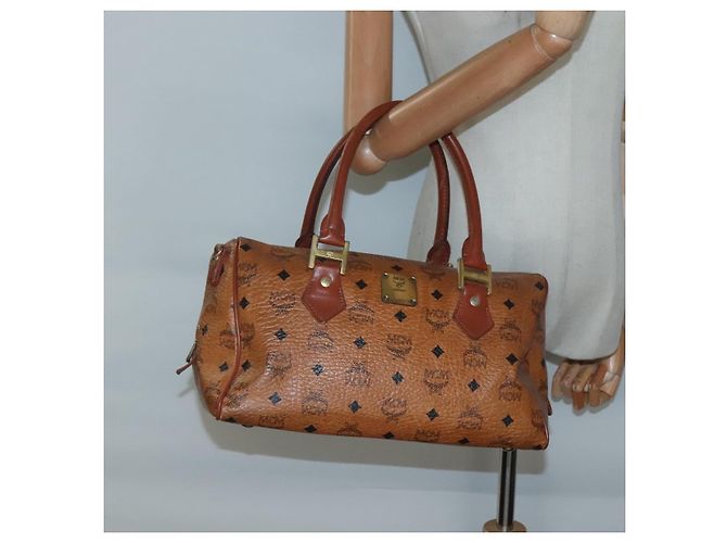 Borsa Boston MCM Logogram Vicetos in pelle PVC marrone e oro Auth BA4039 D'oro - vista 21