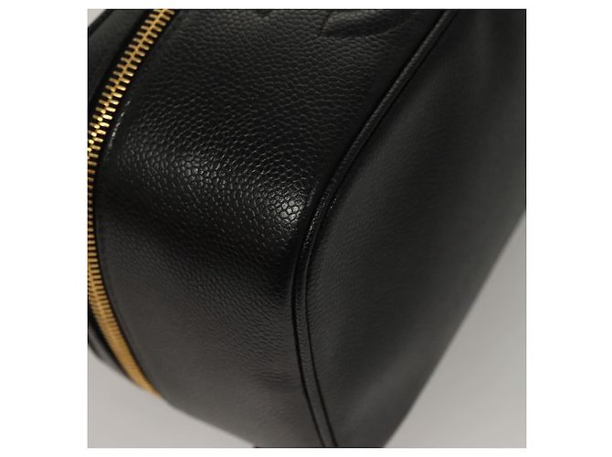 CHANEL COCO Marca Pochete Vanity Couro Caviar Preto Ouro CC Auth 134647 Dourado - vista 16