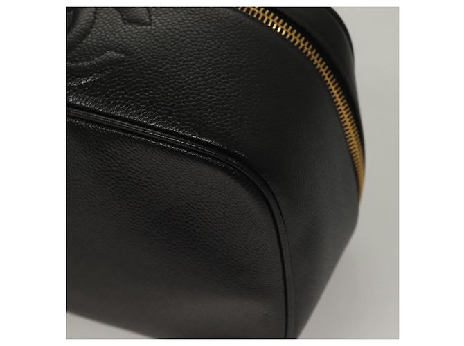 CHANEL COCO Marca Pochete Vanity Couro Caviar Preto Ouro CC Auth 134647 Dourado - vista 17