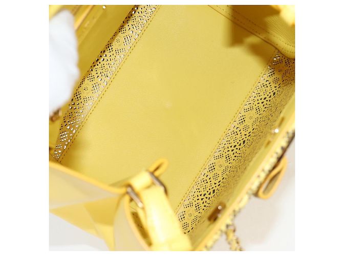 Borsa Vala Chain in pelle 2 in 1 oro giallo Auth 132893V di Salvatore Ferragamo - vista 11