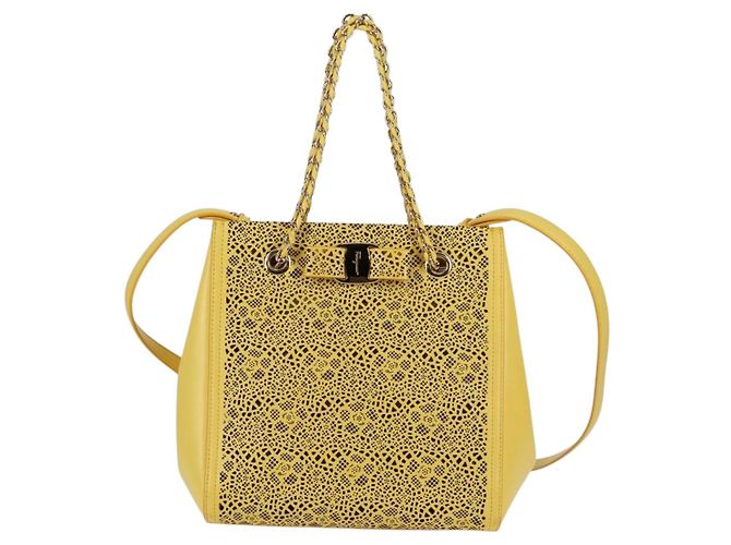 Borsa Vala Chain in pelle 2 in 1 oro giallo Auth 132893V di Salvatore Ferragamo - vista 13
