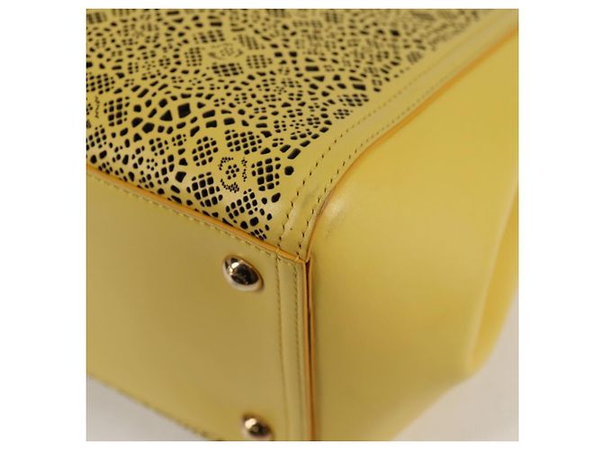 Borsa Vala Chain in pelle 2 in 1 oro giallo Auth 132893V di Salvatore Ferragamo - vista 15