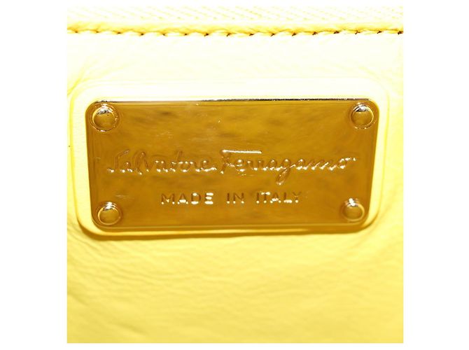 Borsa Vala Chain in pelle 2 in 1 oro giallo Auth 132893V di Salvatore Ferragamo - vista 18