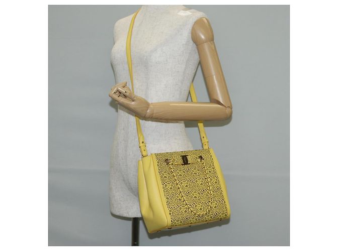 Borsa Vala Chain in pelle 2 in 1 oro giallo Auth 132893V di Salvatore Ferragamo - vista 22
