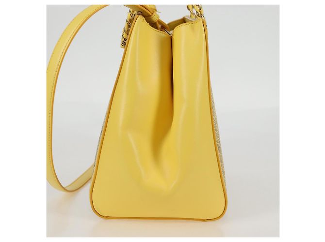 Borsa Vala Chain in pelle 2 in 1 oro giallo Auth 132893V di Salvatore Ferragamo - vista 3