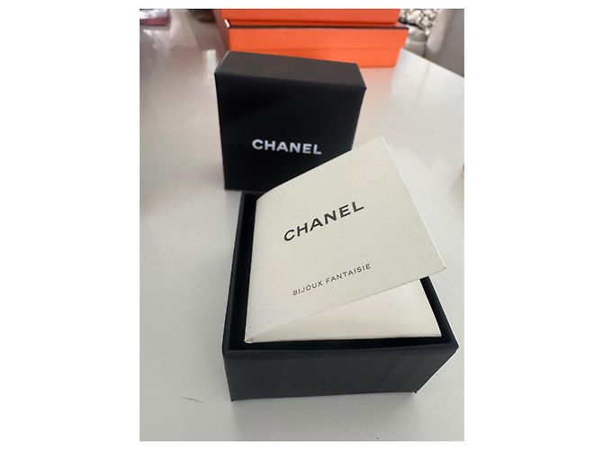 Orecchini Chanel in perle e vetro dorati D'oro - vista 3