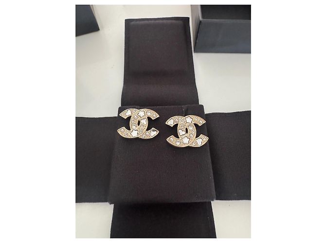 Orecchini Chanel in perle e vetro dorati D'oro - vista 5