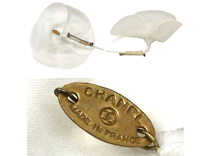 Broche Camelia de Chanel Blanco - vista 3