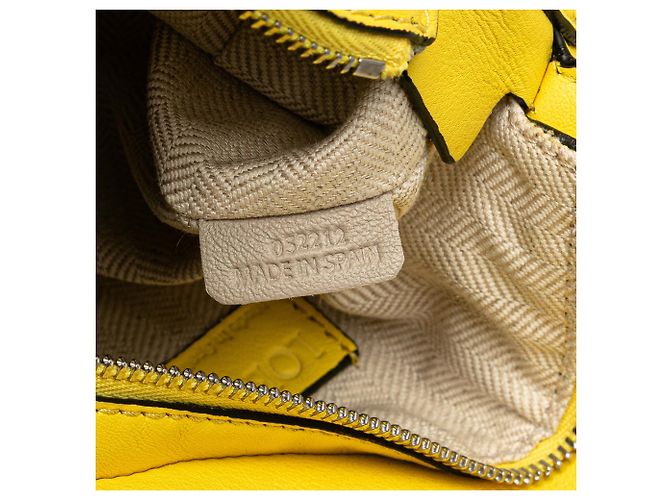 LOEWE Mini Bumbag Puzzle em Couro de Bezerro Amarelo - vista 6