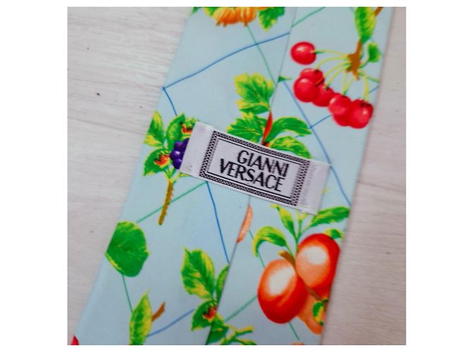 Gravata vintage Gianni Versace com padrão de frutas, gravata de seda vintage dos anos 1990 Multicor - vista 2