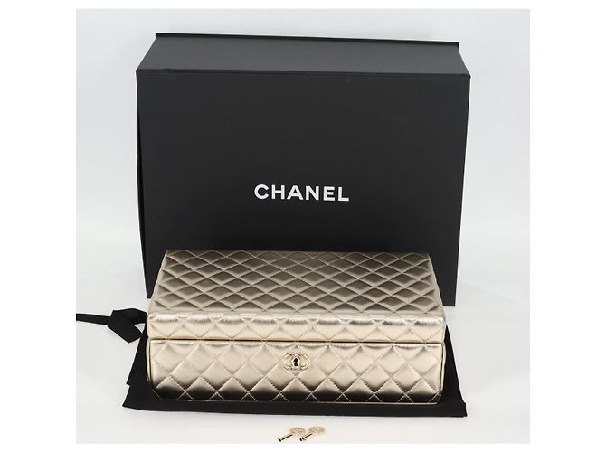 CHANEL Matelassé Schmuckkästchen Schmuckbox Lammleder Gold CC Auth 129974SM Golden - Ansicht 12