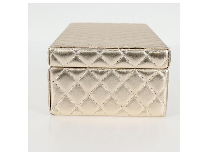 CHANEL Matelassé Schmuckkästchen Schmuckbox Lammleder Gold CC Auth 129974SM Golden - Ansicht 3