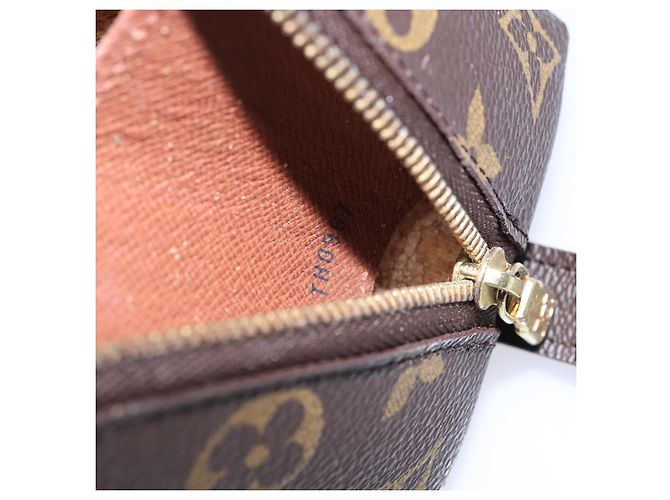 LOUIS VUITTON Monogram Trousse Demi Ronde Cosmetic Pouch M47520 LV Auth 134600 - view 12