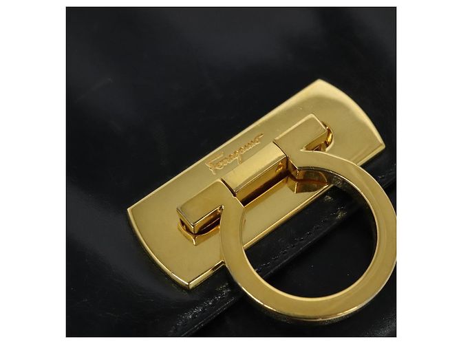 Borsa a Spalla Gancini in Pelle Nera e Oro Salvatore Ferragamo Auth 135489 Nero D'oro - vista 18