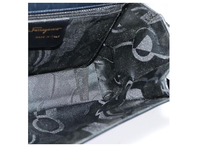 Borsa a Spalla Gancini in Pelle Nera e Oro Salvatore Ferragamo Auth 135489 Nero D'oro - vista 19