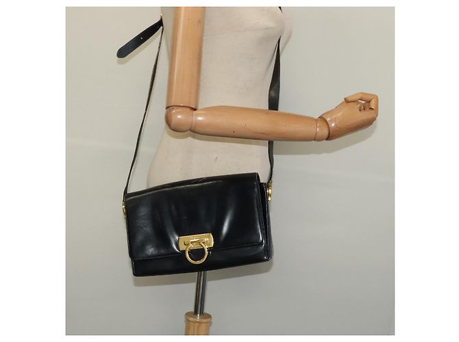 Borsa a Spalla Gancini in Pelle Nera e Oro Salvatore Ferragamo Auth 135489 Nero D'oro - vista 22