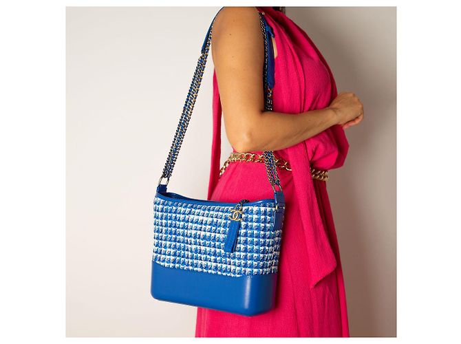 Chanel Bolsa de ombro Gabrielle média em couro de cordeiro matelassé tweed azul - vista 3