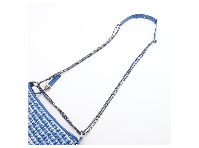 Chanel Bolsa de ombro Gabrielle média em couro de cordeiro matelassé tweed azul - vista 8