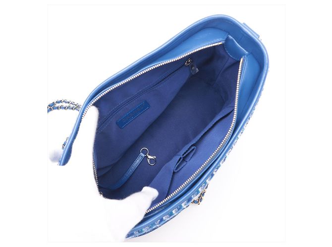 Chanel Bolsa de ombro Gabrielle média em couro de cordeiro matelassé tweed azul - vista 9