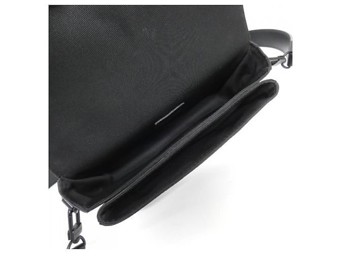 Portafoglio indossabile Montsouris Monogram Eclipse di Louis Vuitton Nero - vista 9