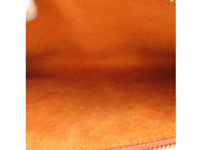 Pochette in pelle Epi Louis Vuitton Marrone - vista 4