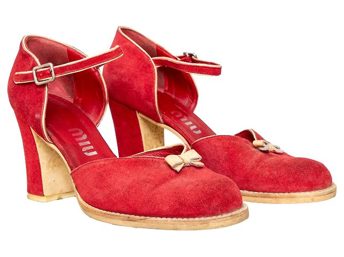 Miu Miu Décolleté in Camoscio Rosso - vista 3