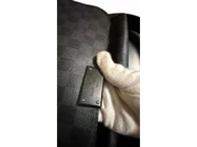 Louis Vuitton District MM Damier Graphite Borsa a Spalla Nera Nero - vista 15