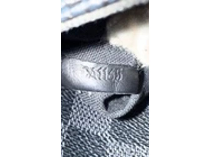 Louis Vuitton District MM Damier Graphite Borsa a Spalla Nera Nero - vista 19